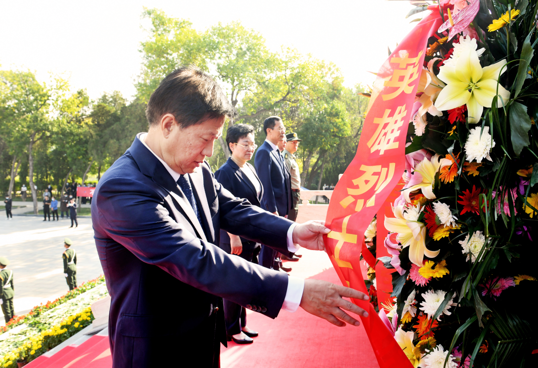 沧州市举行向烈士敬献花篮仪式